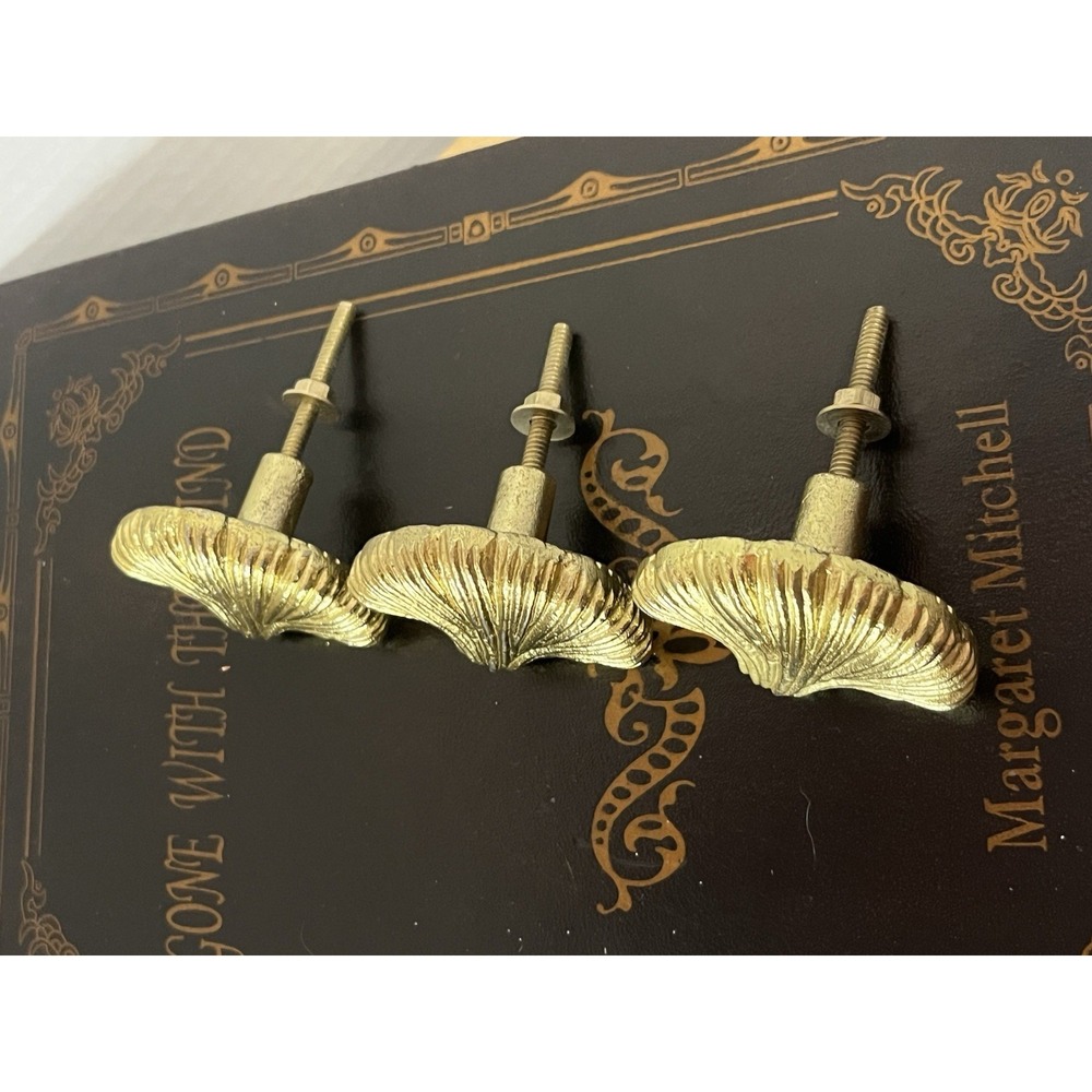 Set of 3‎ Leaf/Shell Cabinet Drawer Pulls Knob Handles Vtg Gold Color Heavy Duty - Picture 3 of 3